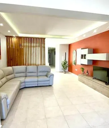 House In Front Of The Sea, Close St Julian Casa vacanze *